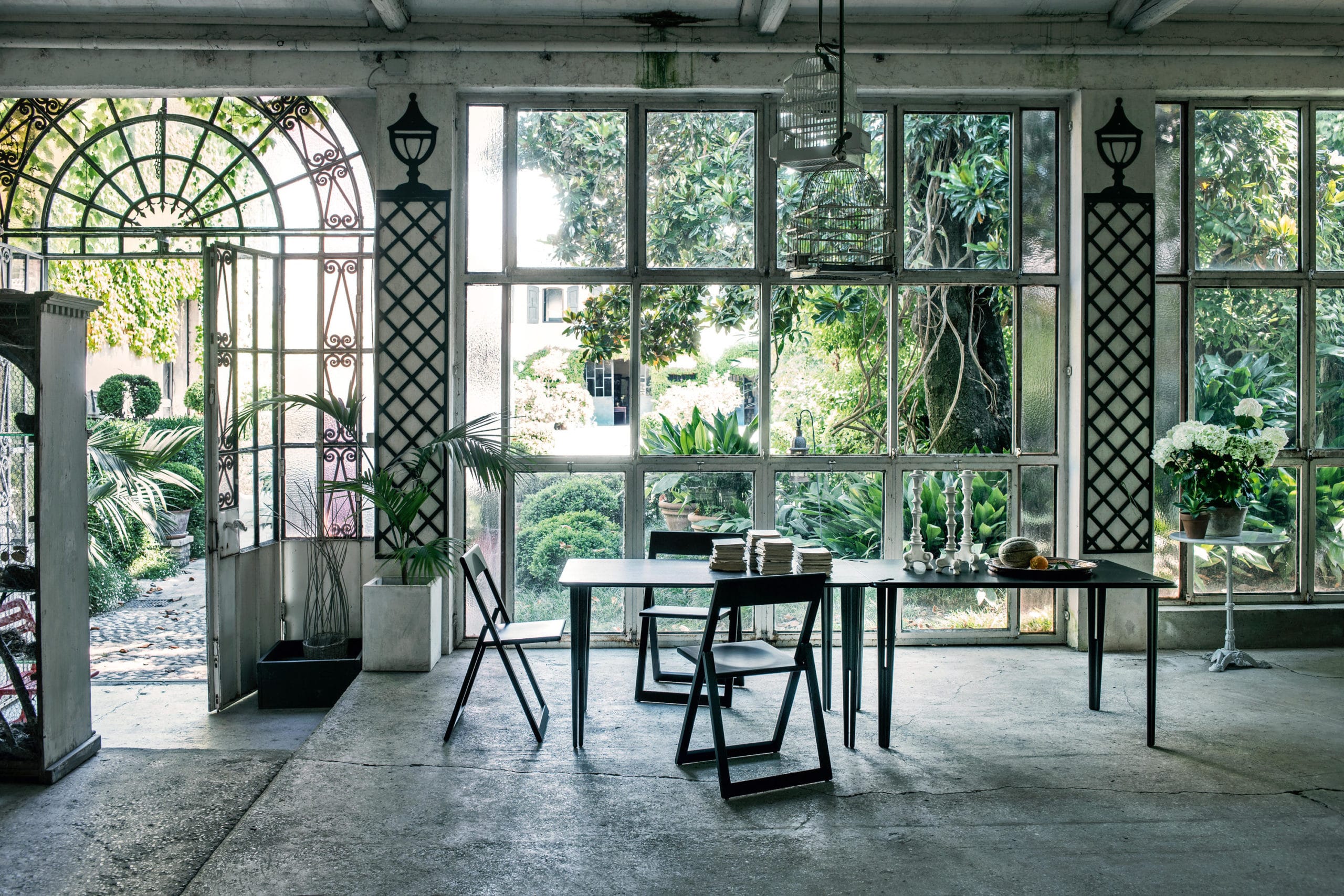 Il tavolo impilabile