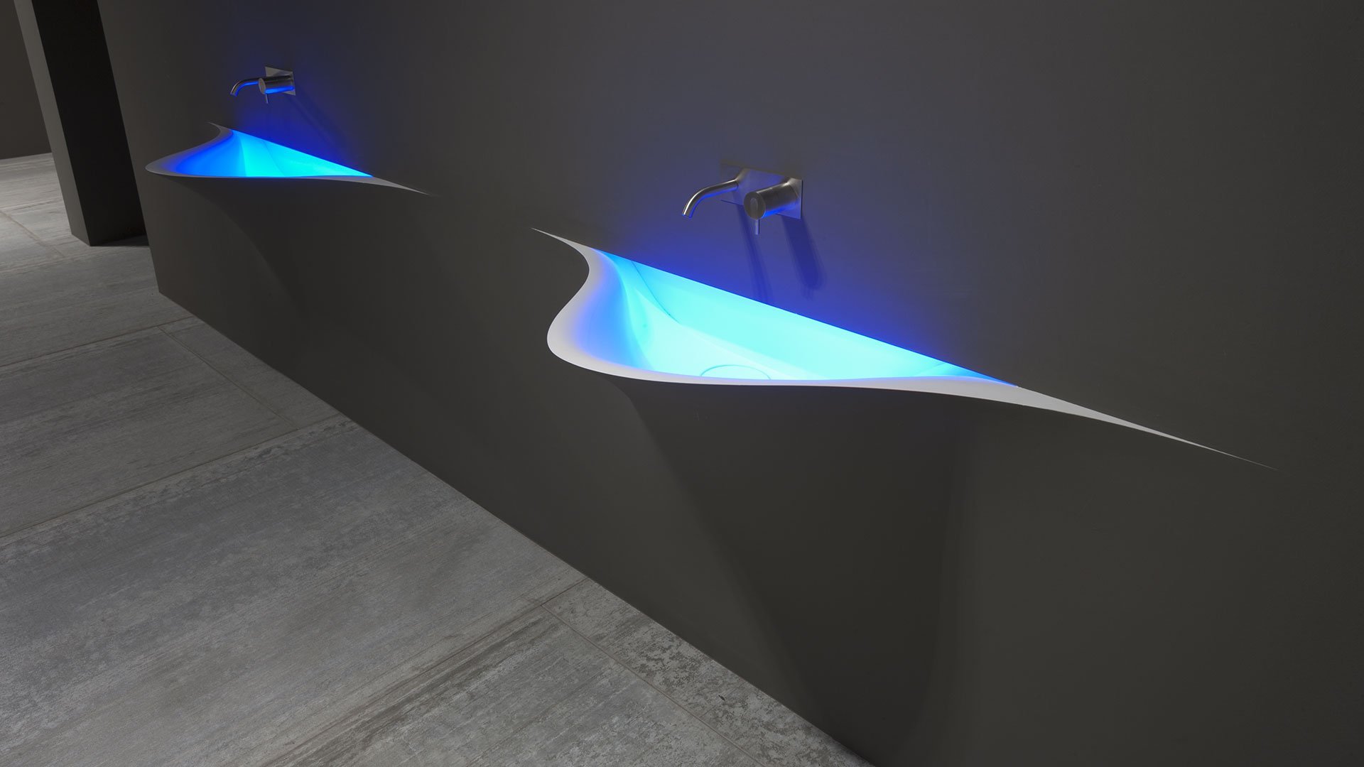 Un lavabo “nudo”