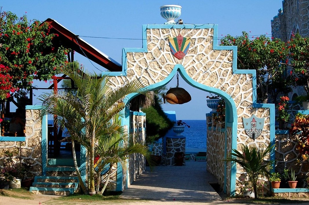 BLUE CAVE CASTLE Dott. Gianmarco Toscano