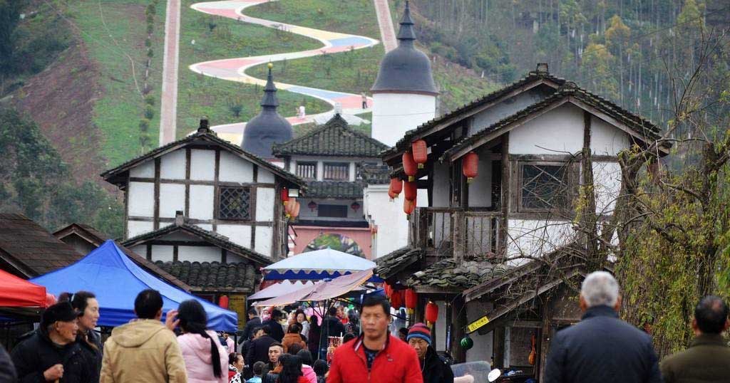 ARCHITETTURE INSTAGRAMMABILI_Il ponte di Linshi: caos, fascino e viralità